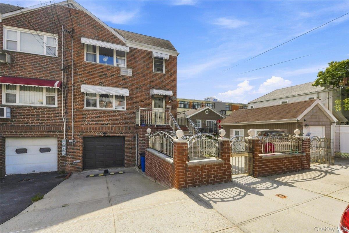 841 Swinton Avenue Property Photo 3