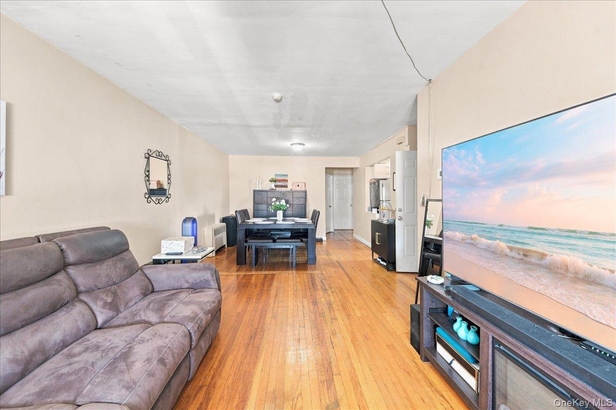 841 Swinton Avenue Property Photo 10