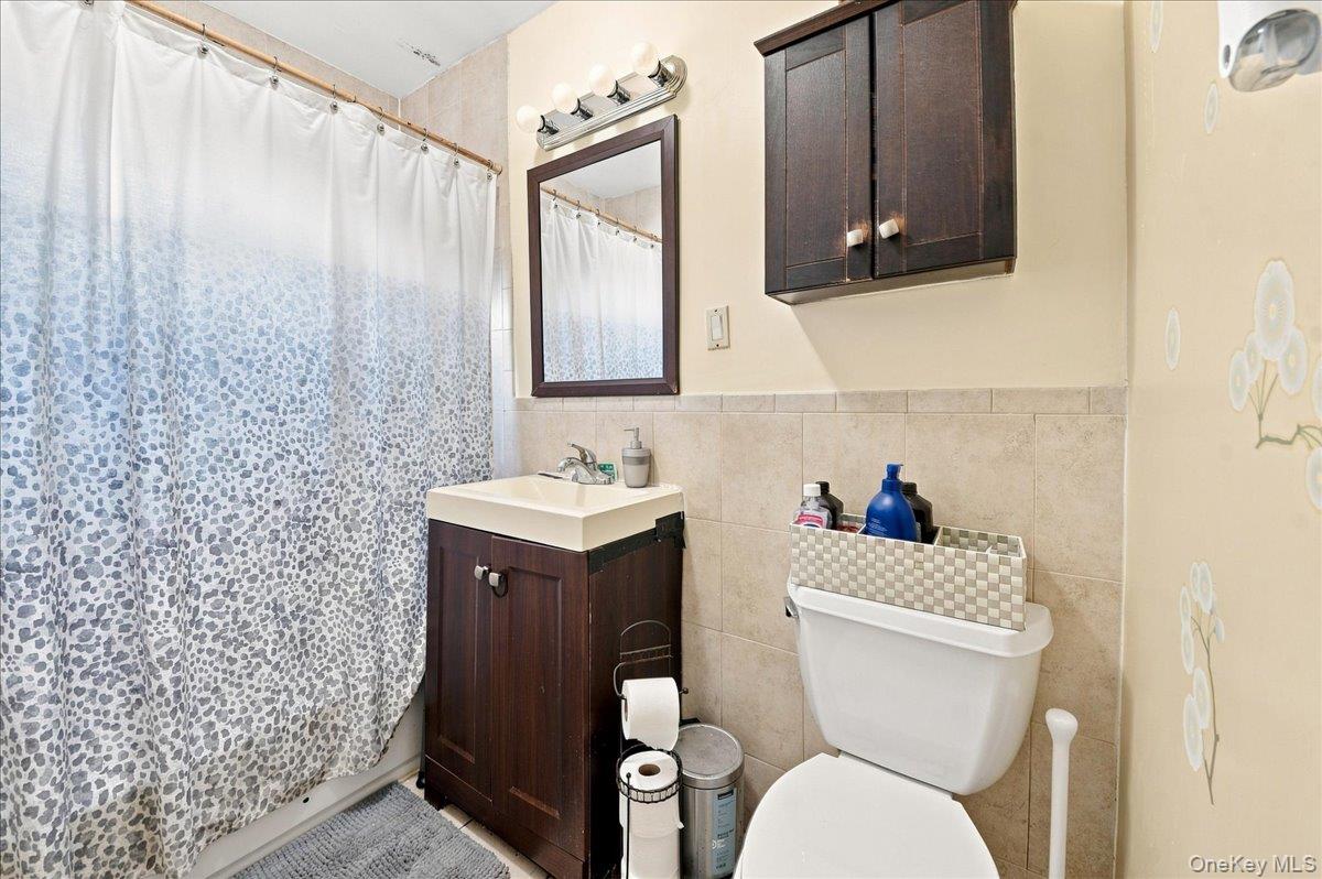 841 Swinton Avenue Property Photo 13