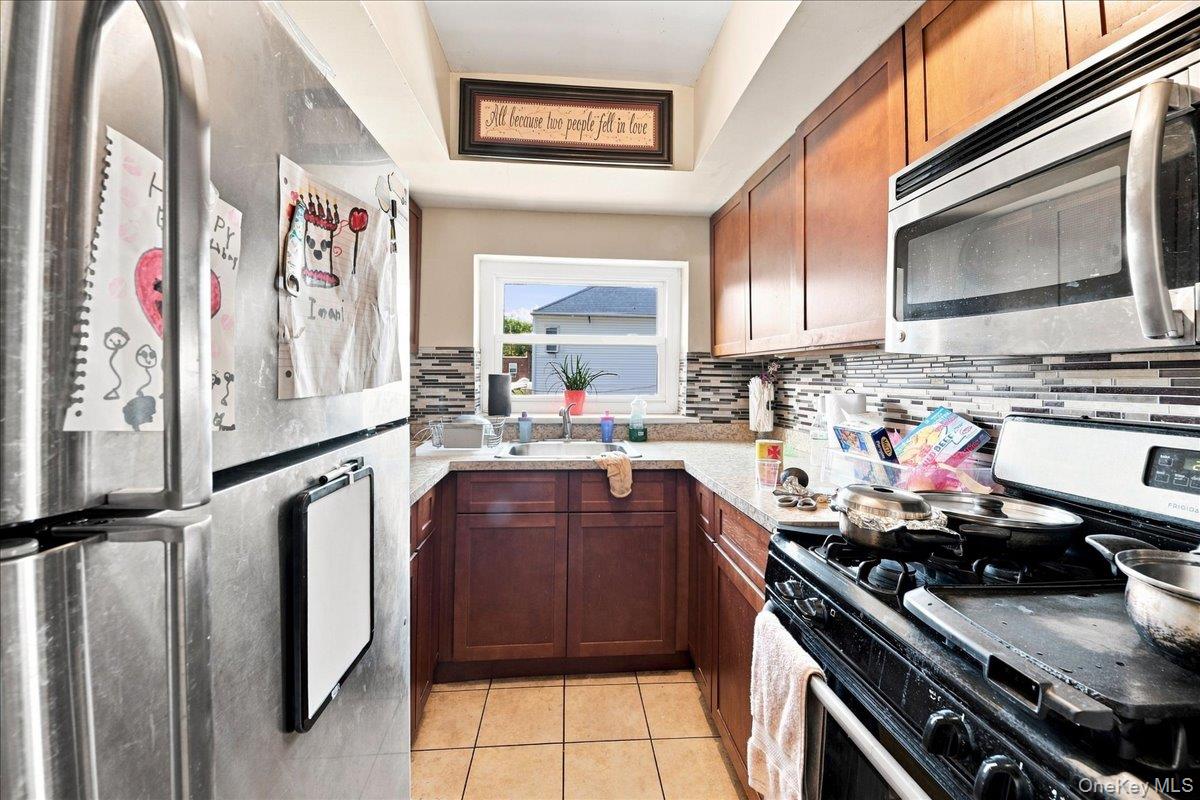 841 Swinton Avenue Property Photo 14