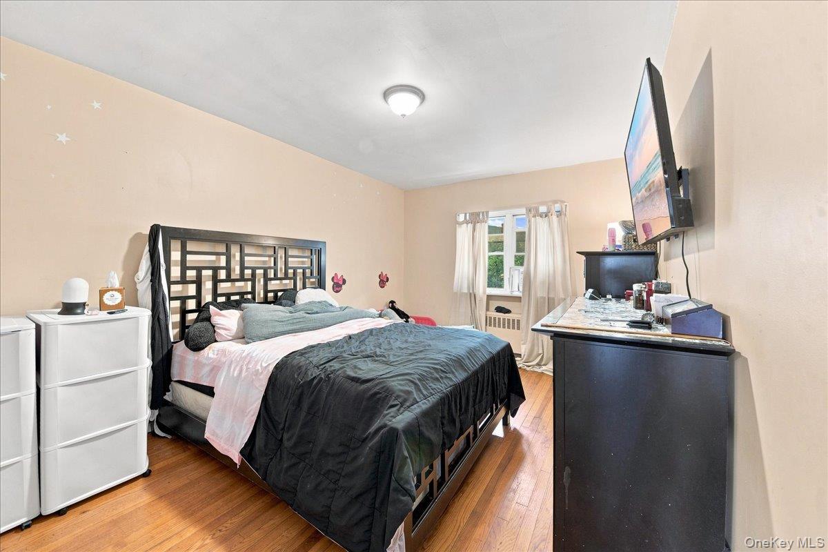 841 Swinton Avenue Property Photo 15