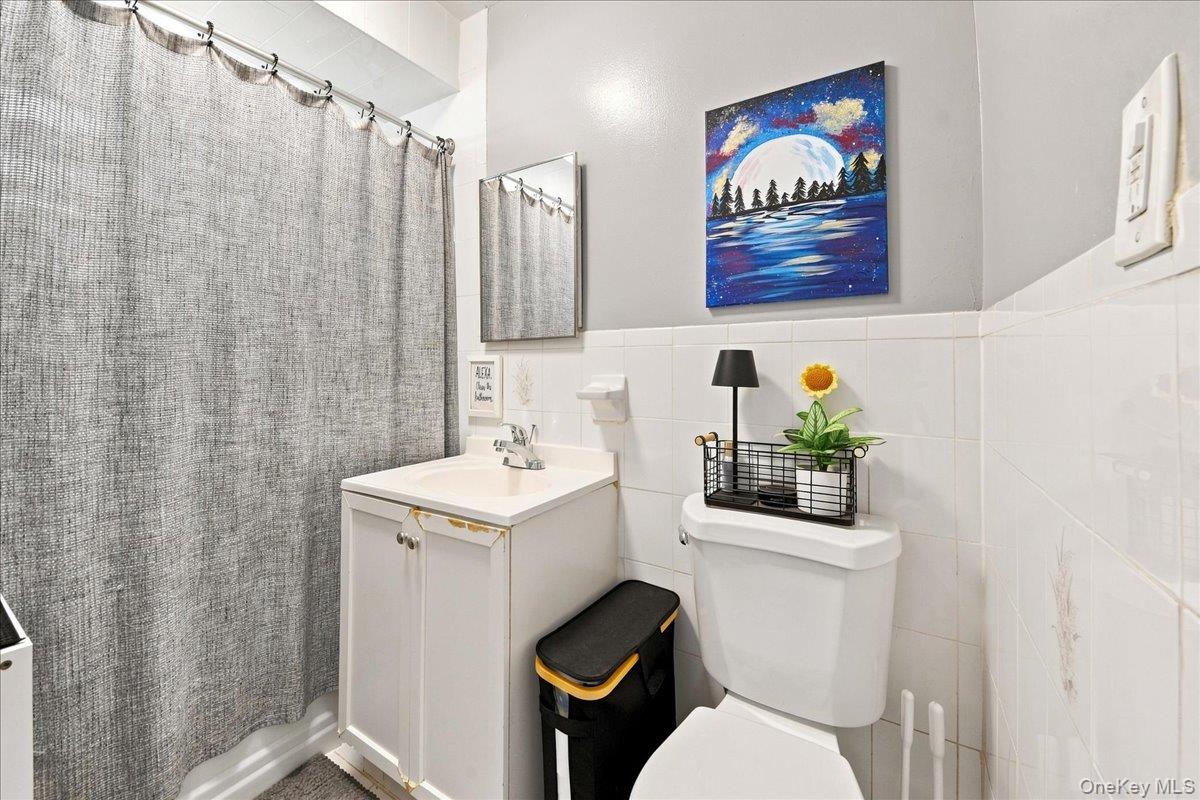 841 Swinton Avenue Property Photo 23