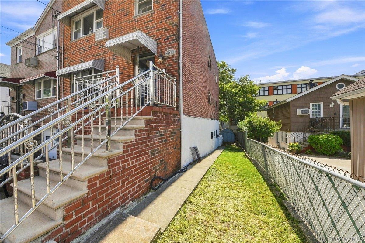 841 Swinton Avenue Property Photo 25