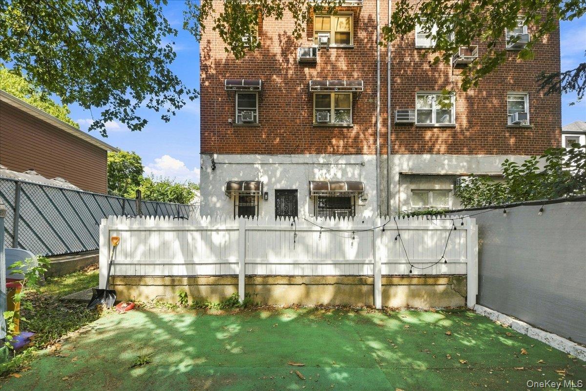 841 Swinton Avenue Property Photo 26