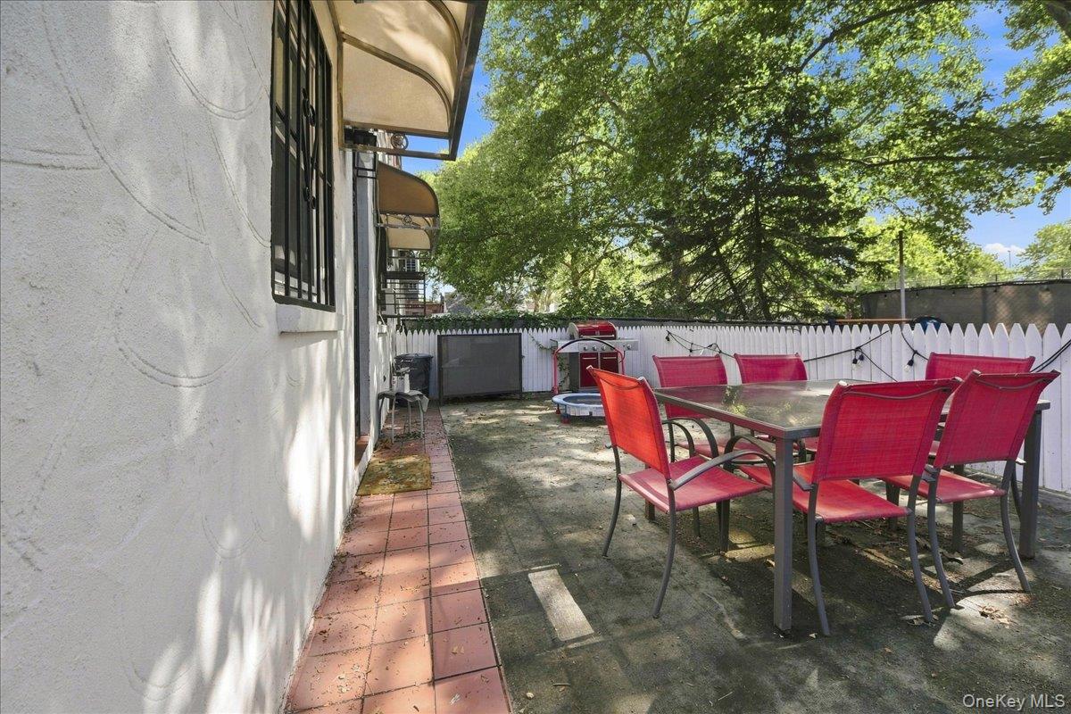 841 Swinton Avenue Property Photo 27