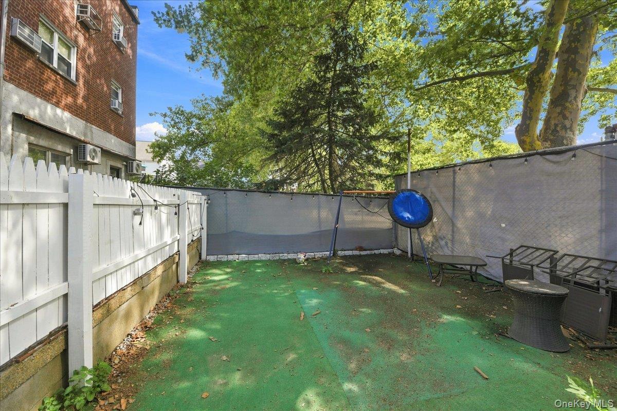 841 Swinton Avenue Property Photo 28