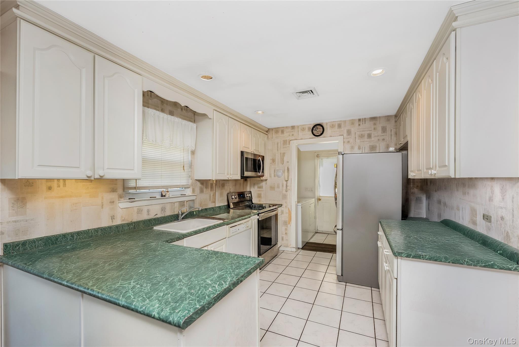 11 Shade Tree Lane Property Photo 10