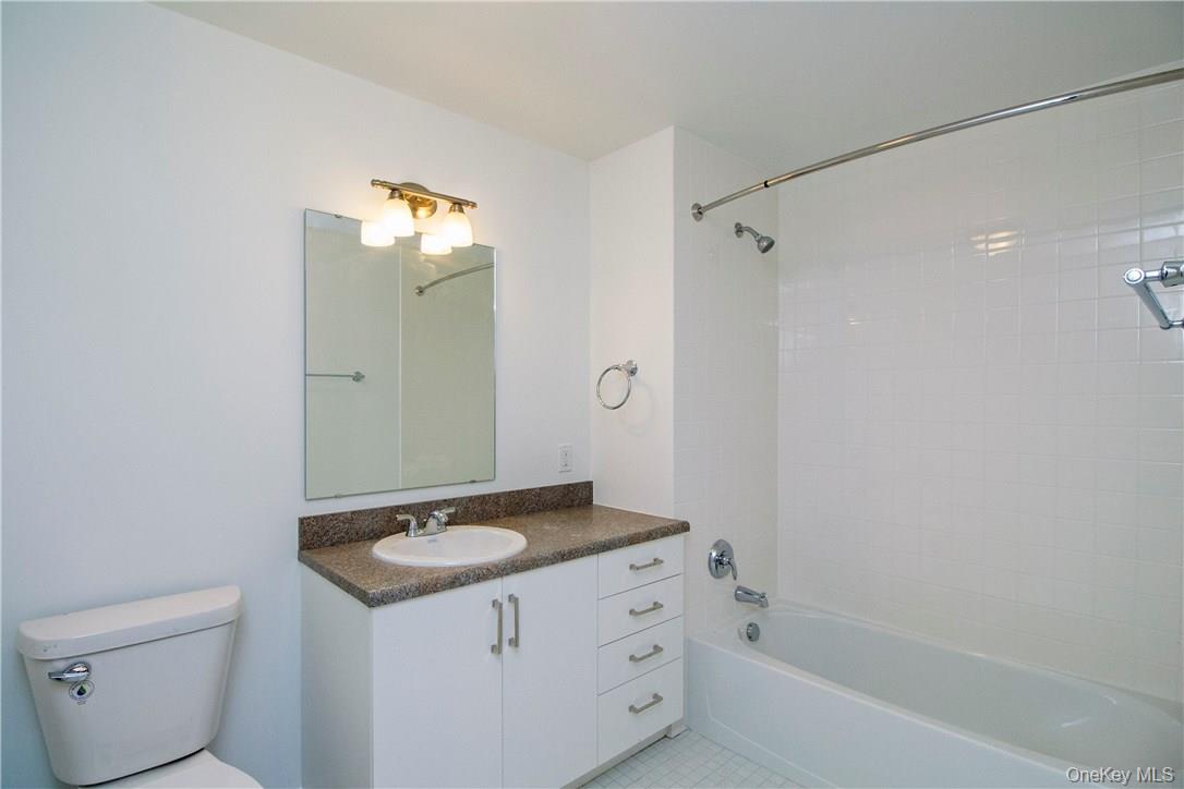 10 Byron Place 216 Property Photo 6