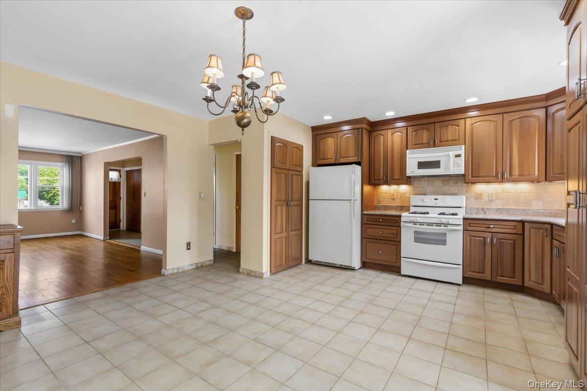 1098 Midland Avenue Property Photo 12