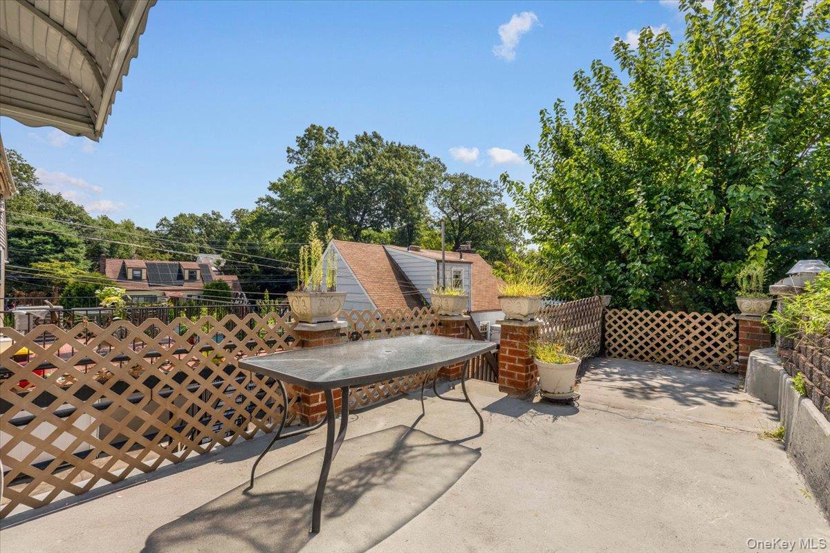 1098 Midland Avenue Property Photo 14