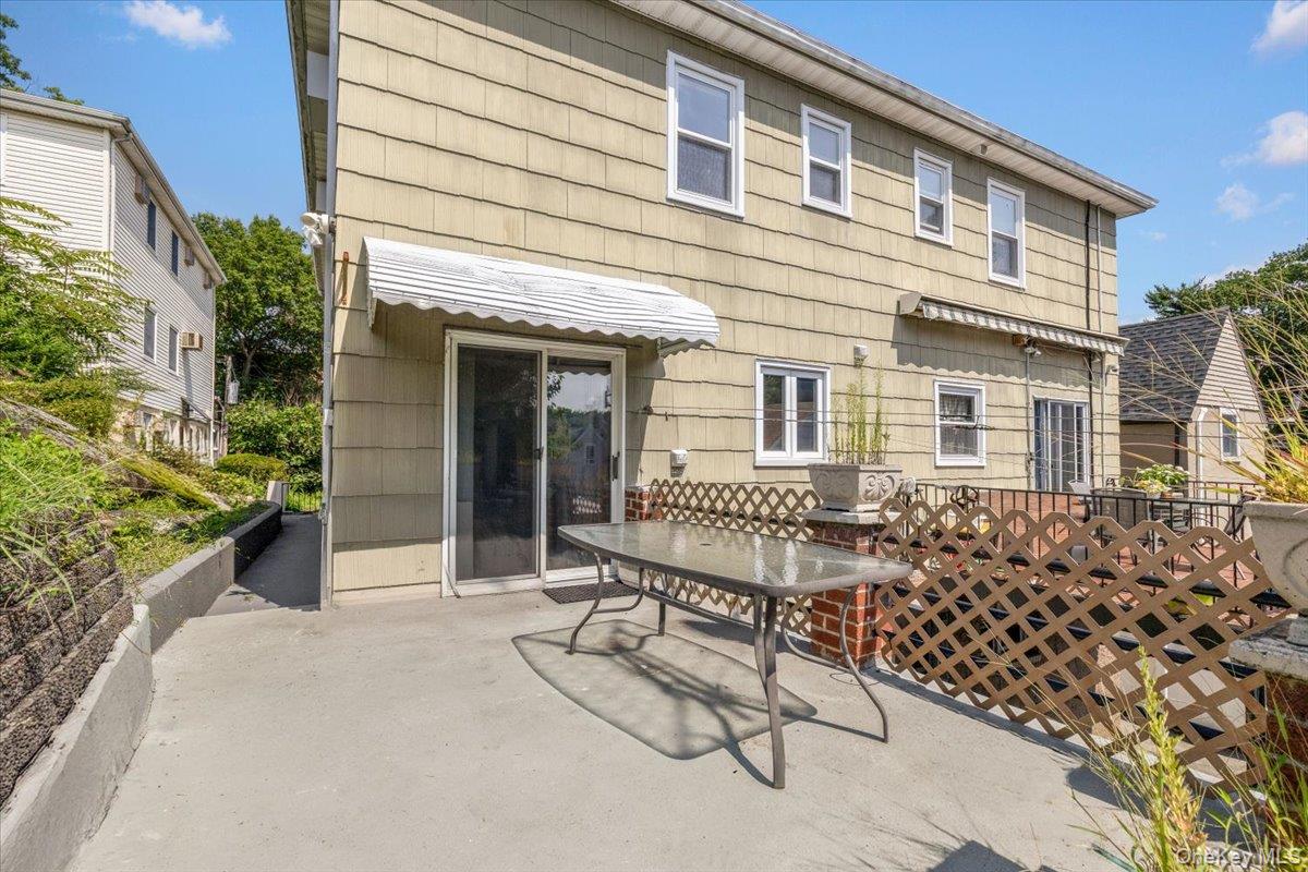 1098 Midland Avenue Property Photo 15