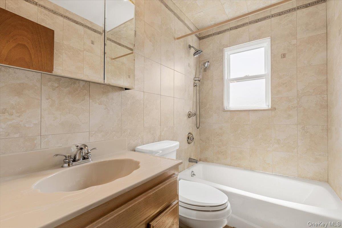 1098 Midland Avenue Property Photo 20