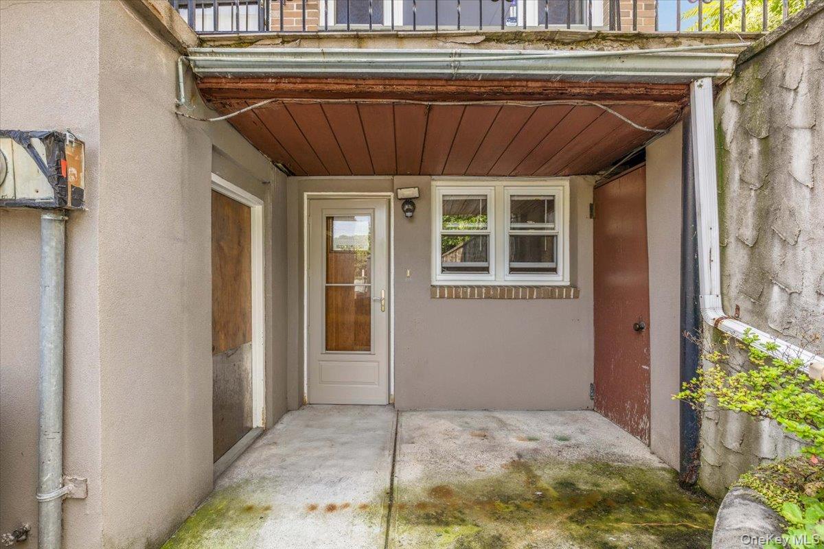 1098 Midland Avenue Property Photo 21