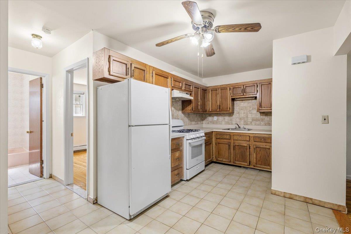 1098 Midland Avenue Property Photo 24