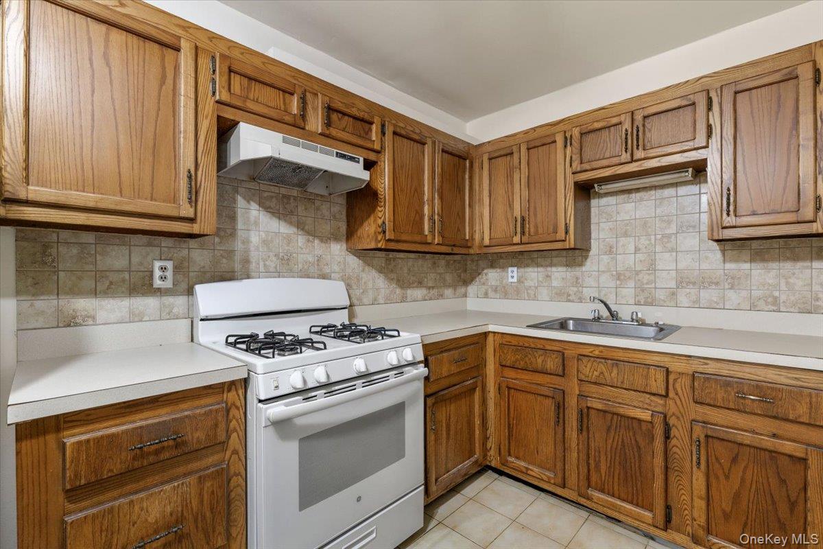 1098 Midland Avenue Property Photo 26