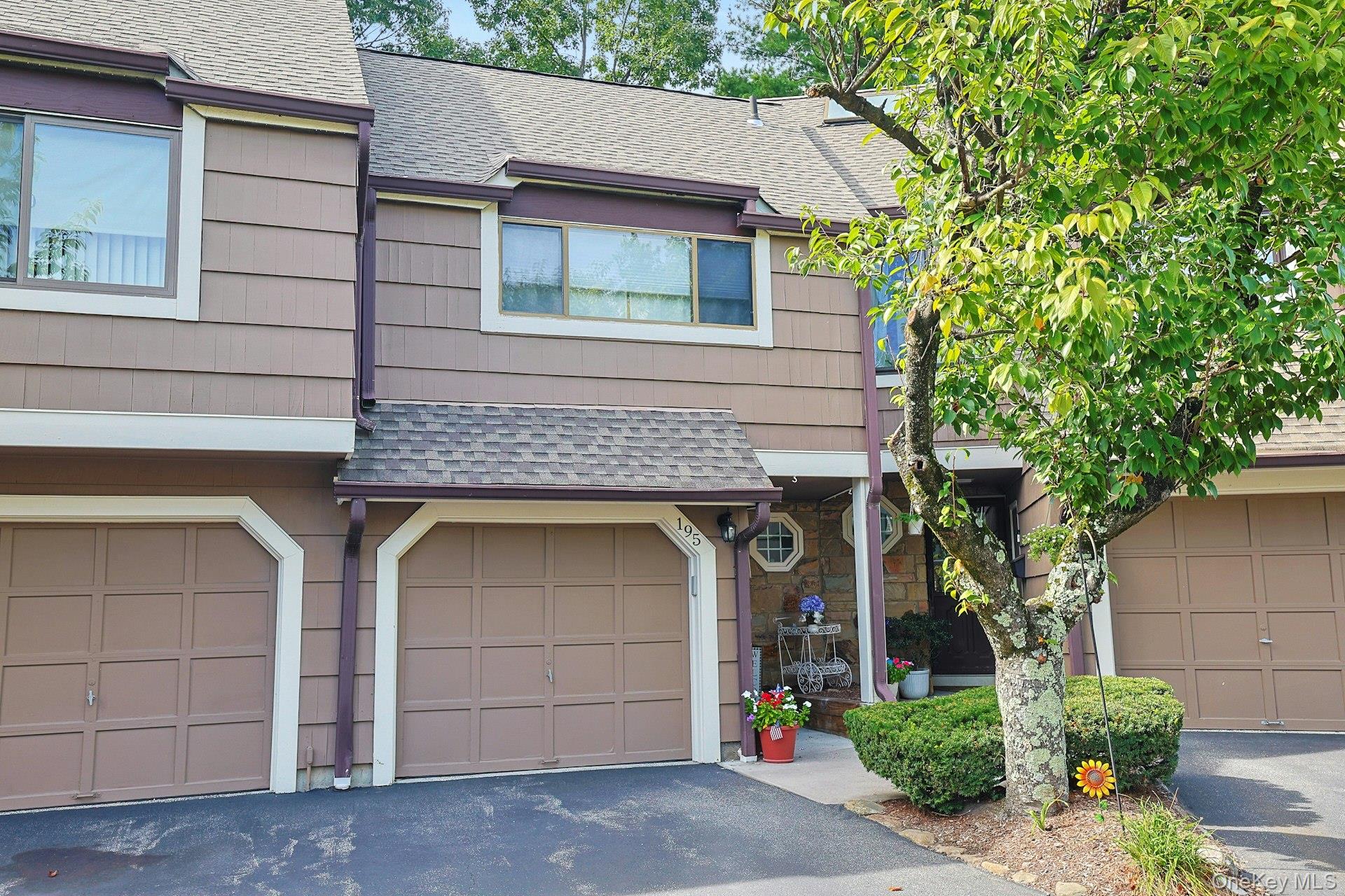 195 Treetop Circle Property Photo 1