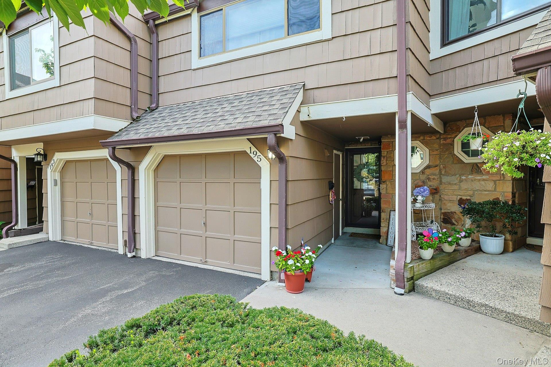 195 Treetop Circle Property Photo 2