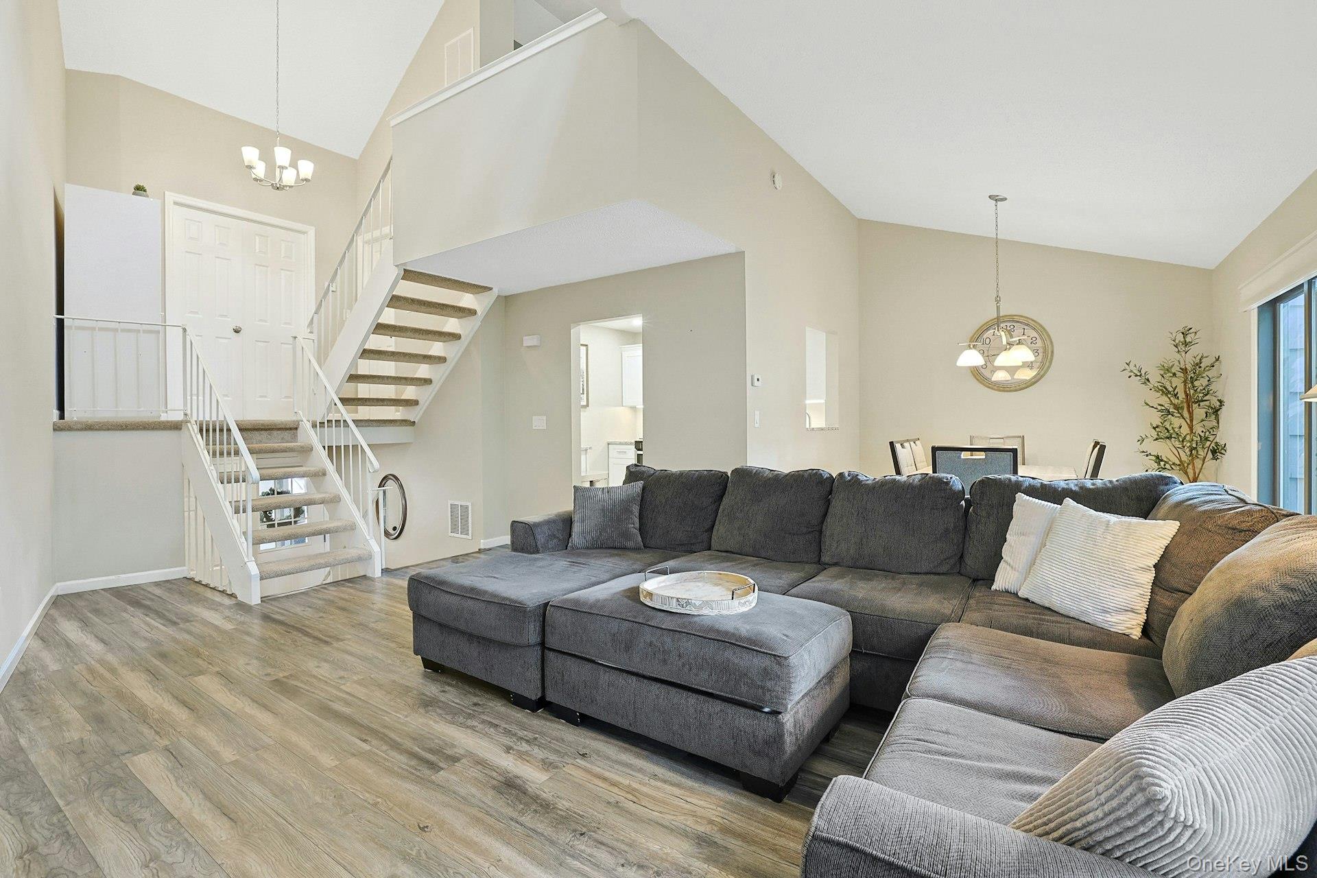 195 Treetop Circle Property Photo 9