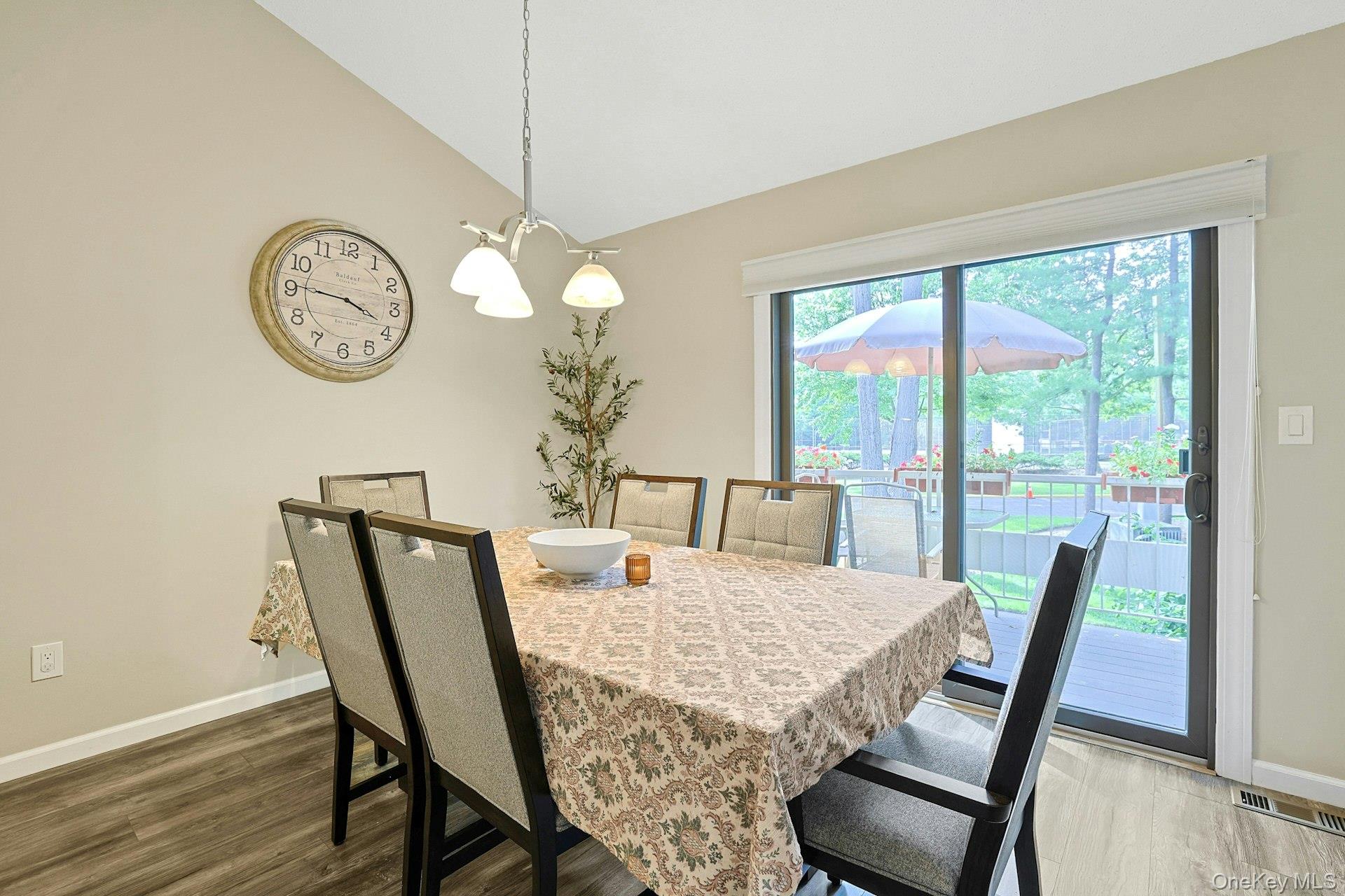 195 Treetop Circle Property Photo 15