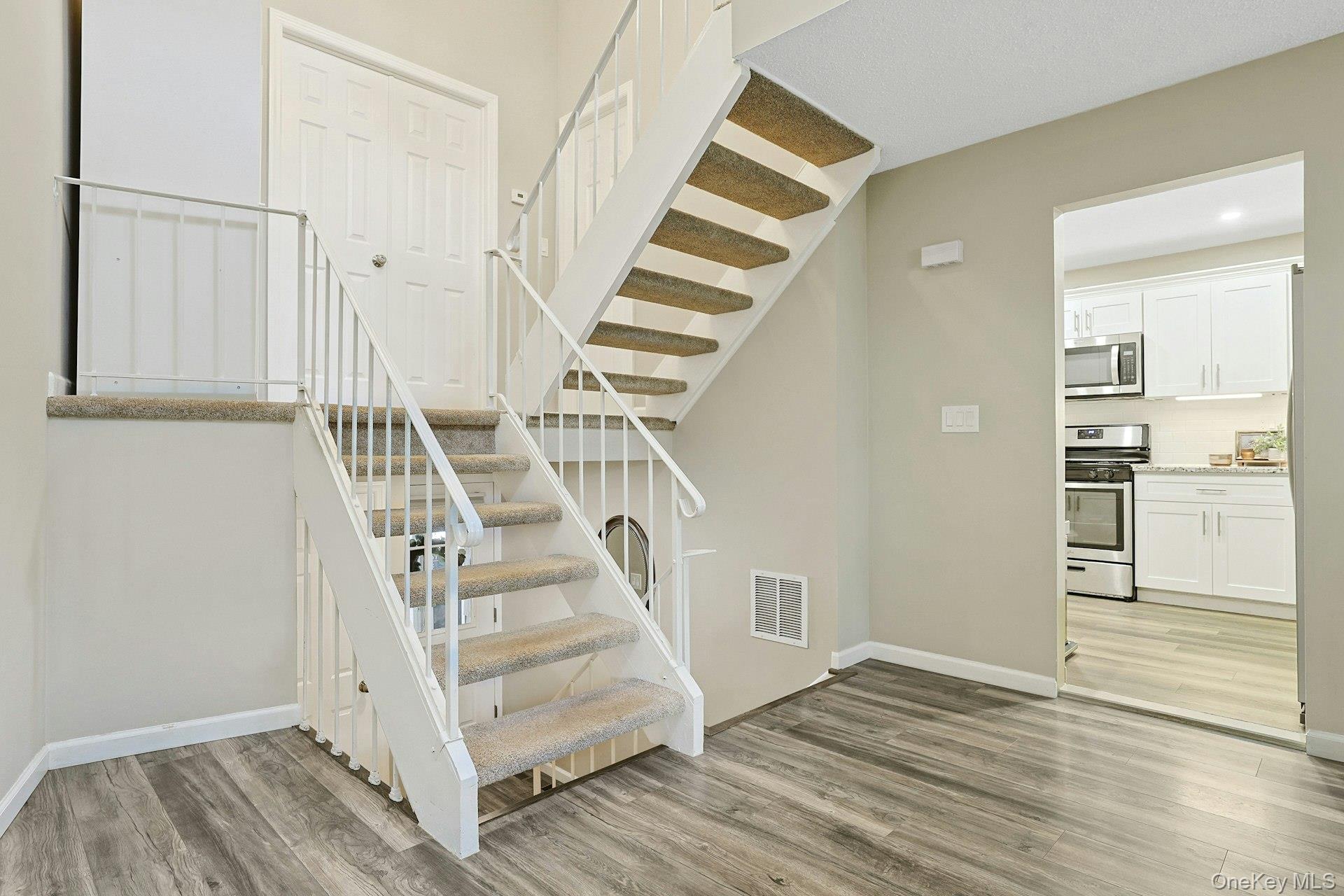 195 Treetop Circle Property Photo 18