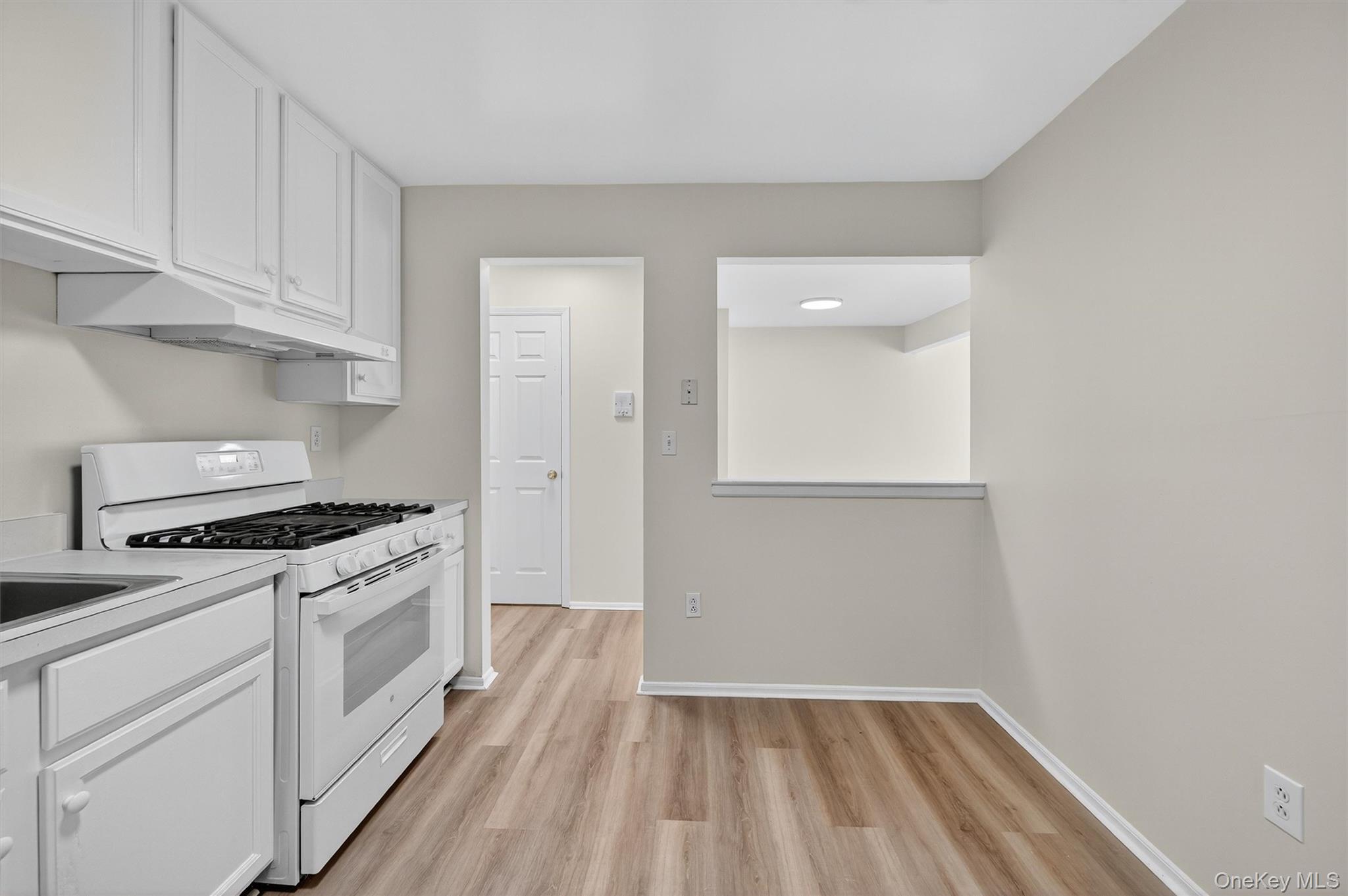 10-12 Chestnut Street A202 Property Photo 5