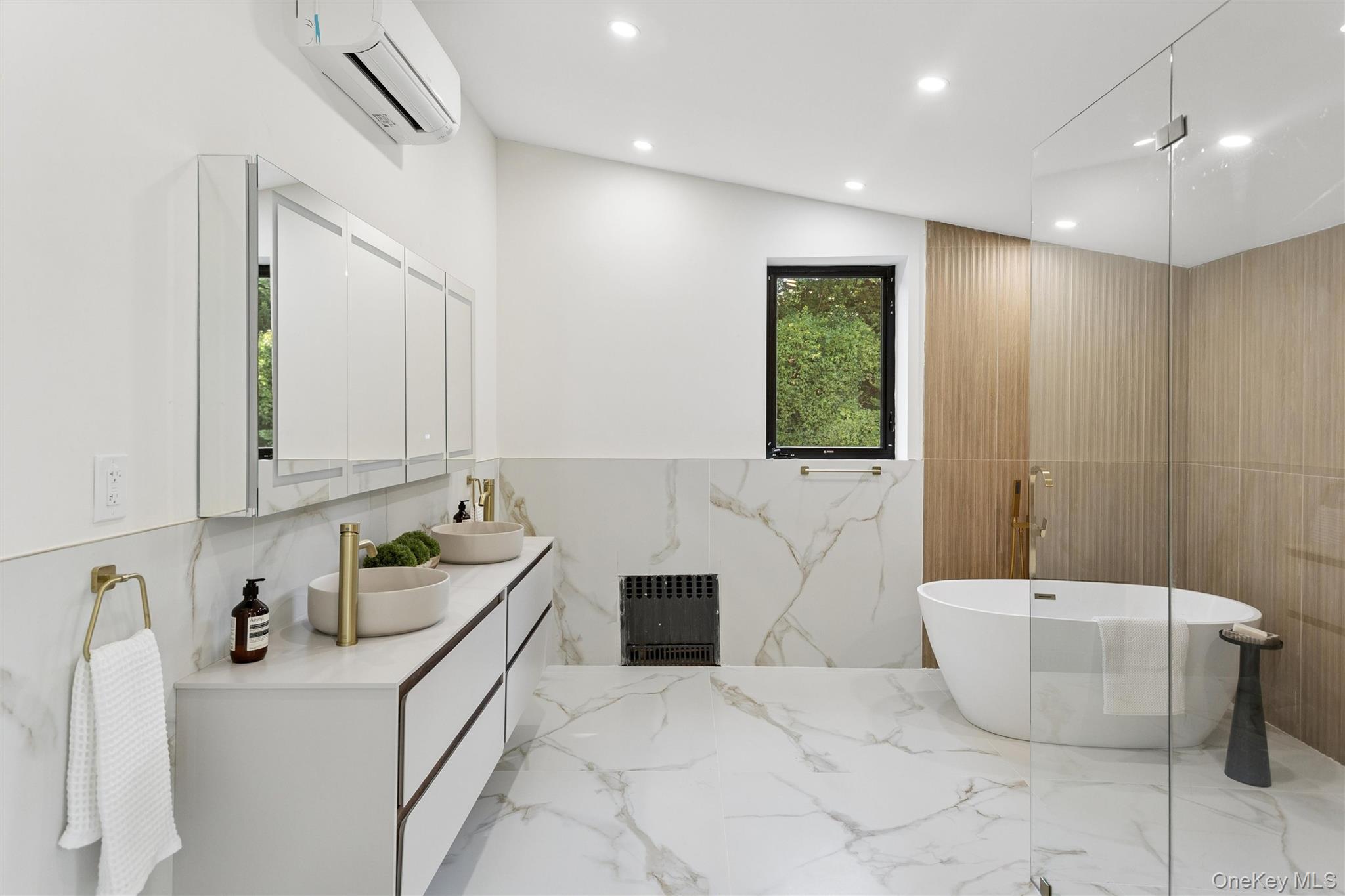 875 Channel Road Property Photo 12