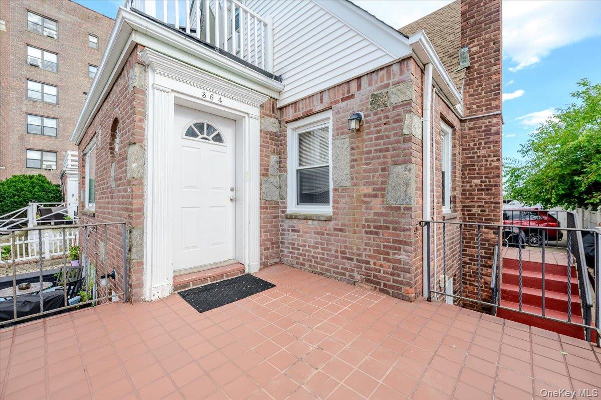 364 E Broadway Middle Property Photo 1