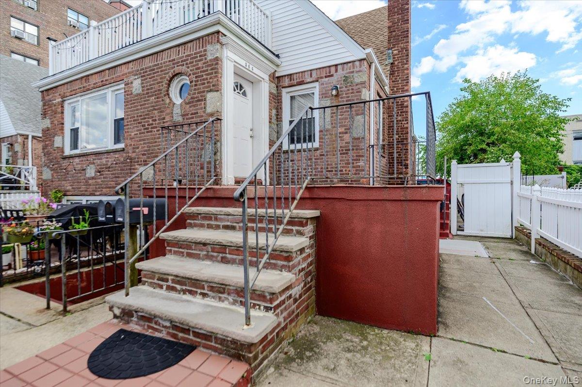364 E Broadway Middle Property Photo 2