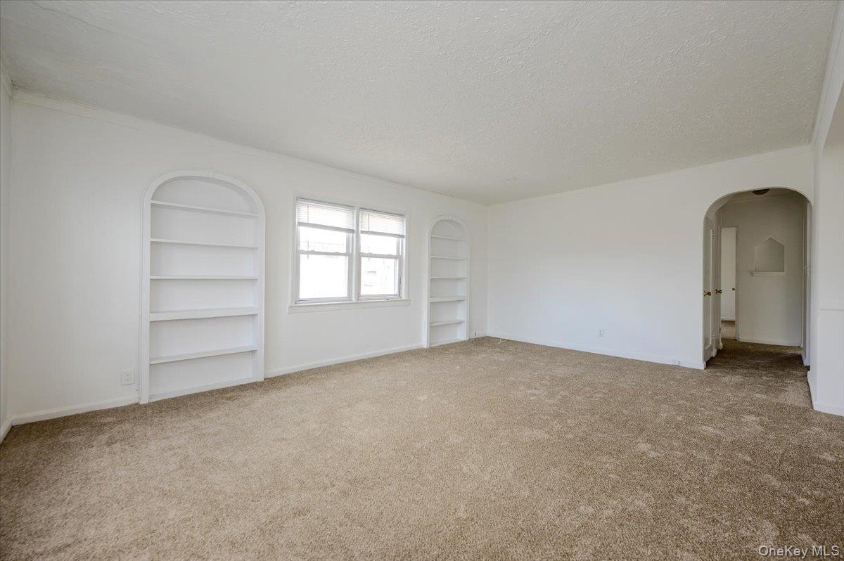 364 E Broadway Middle Property Photo 4