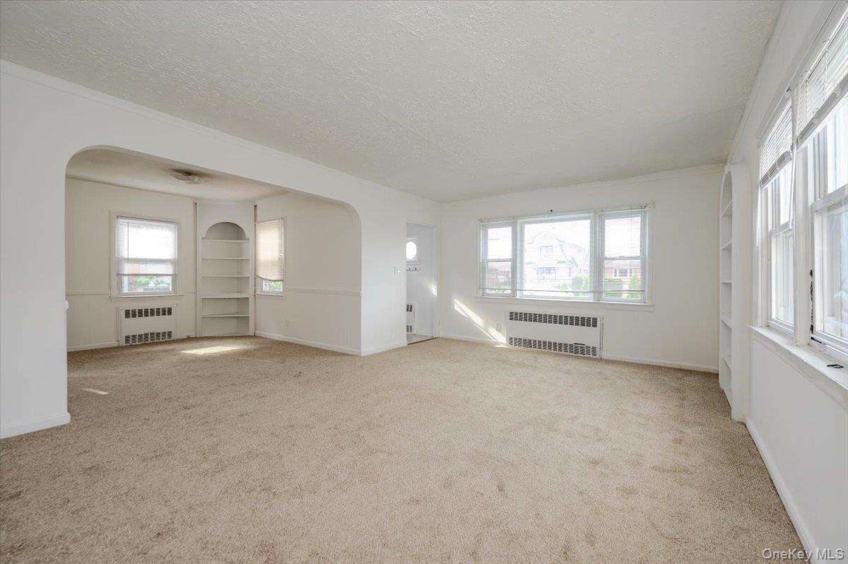 364 E Broadway Middle Property Photo 5