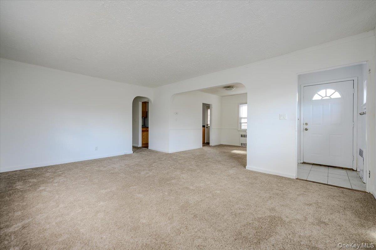364 E Broadway Middle Property Photo 6