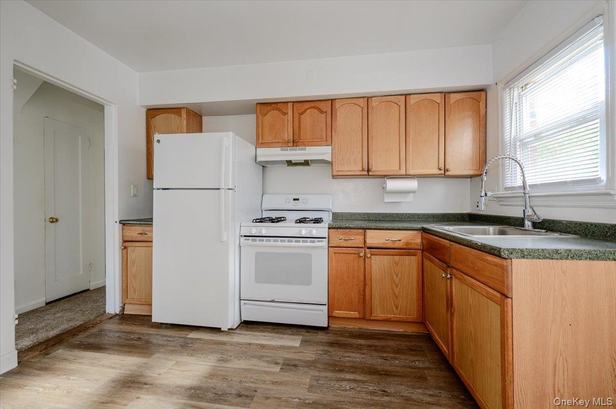 364 E Broadway Middle Property Photo 8
