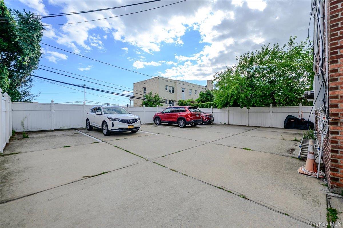 364 E Broadway Middle Property Photo 13