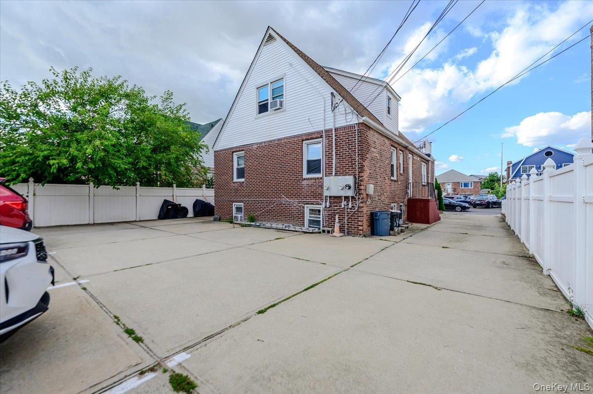 364 E Broadway Middle Property Photo 14