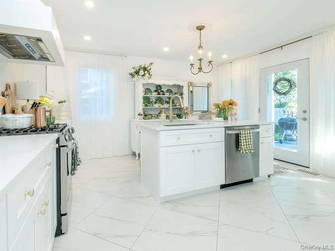9 Robert Road Property Photo 16