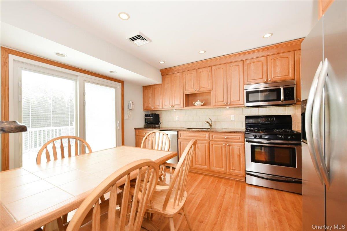70 Glenwood Road Property Photo 14