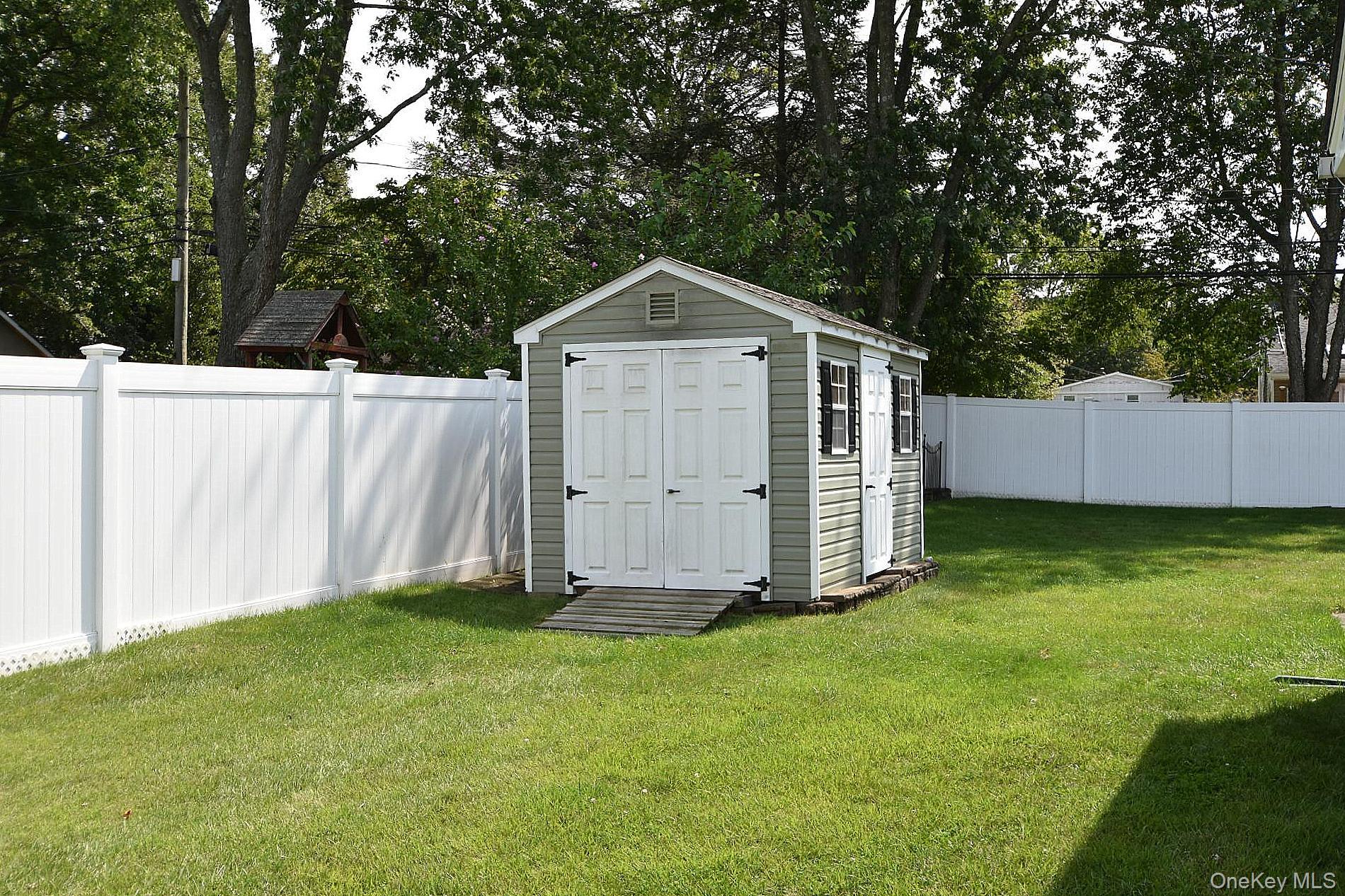 14 Milburn Property Photo 23