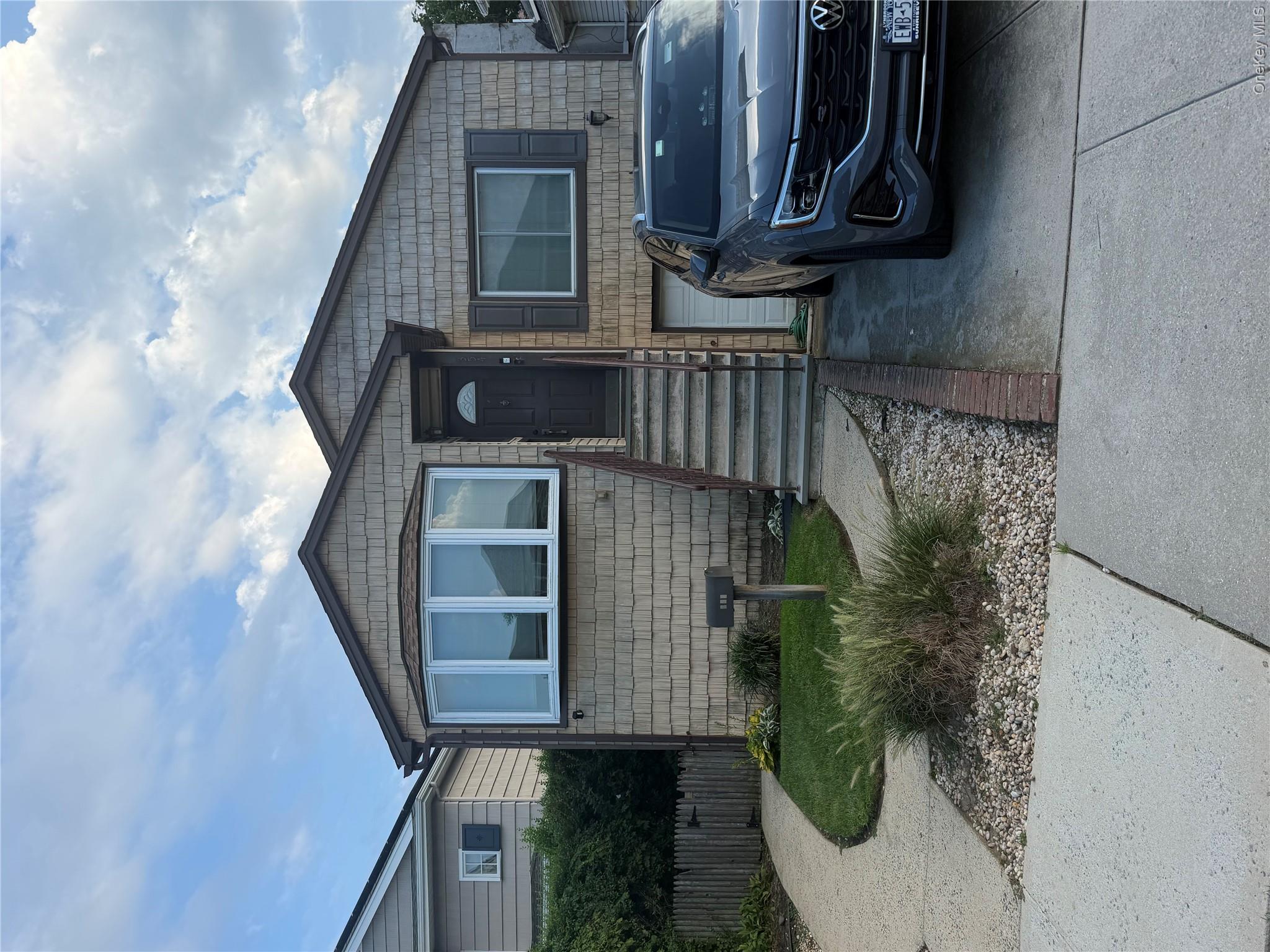 354 E Beech Street Property Photo 1