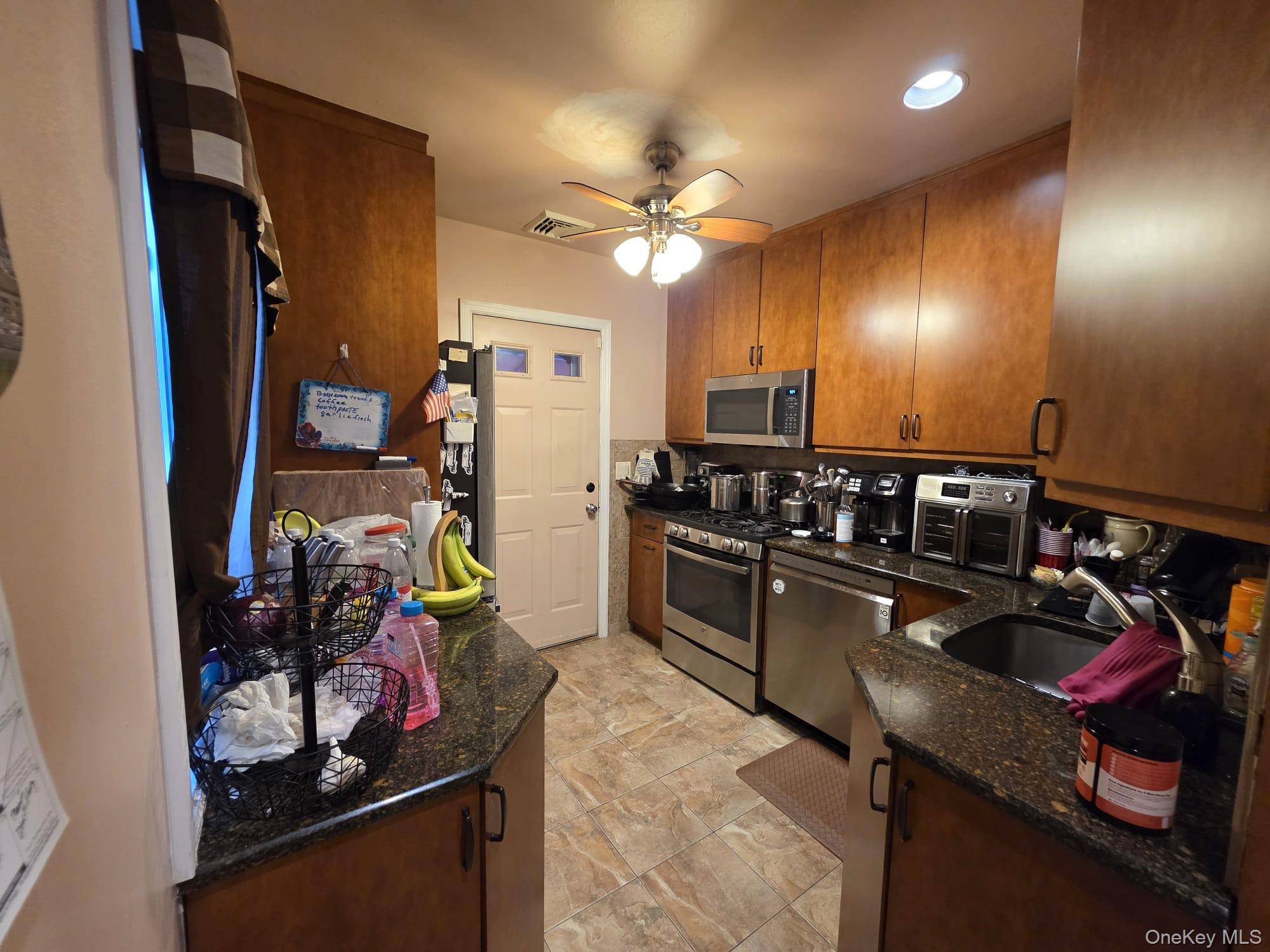 354 E Beech Street Property Photo 3