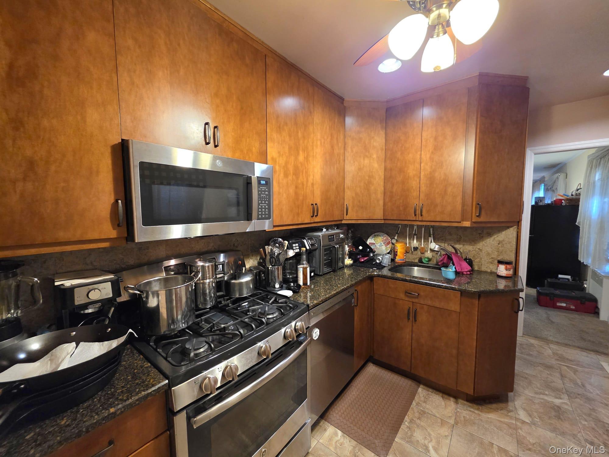 354 E Beech Street Property Photo 4