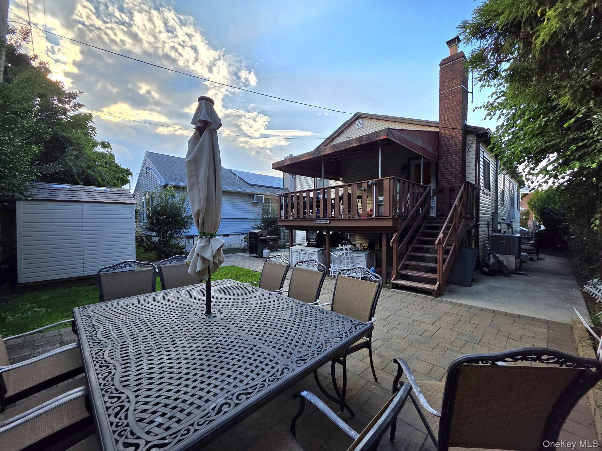 354 E Beech Street Property Photo 6