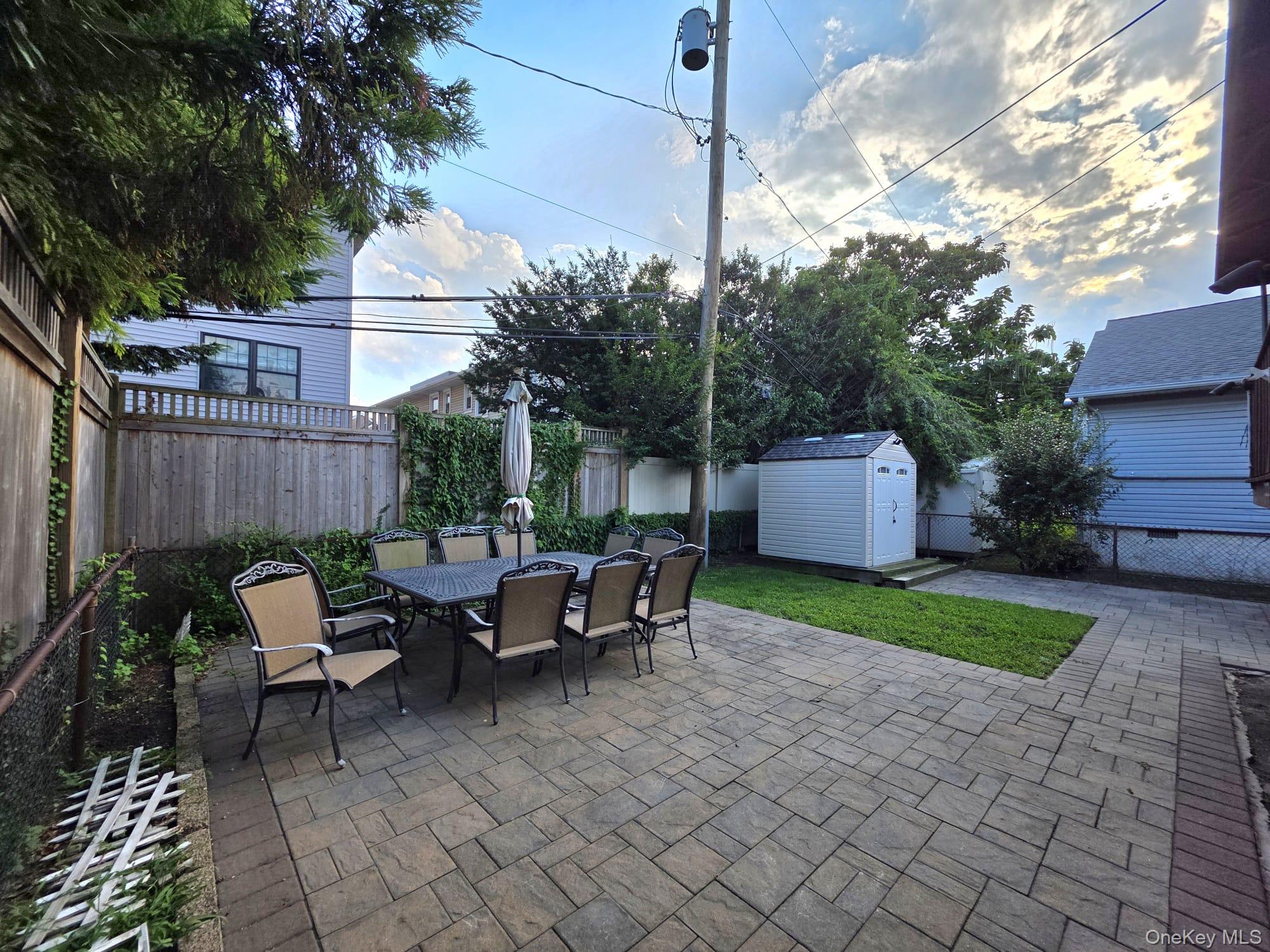 354 E Beech Street Property Photo 8