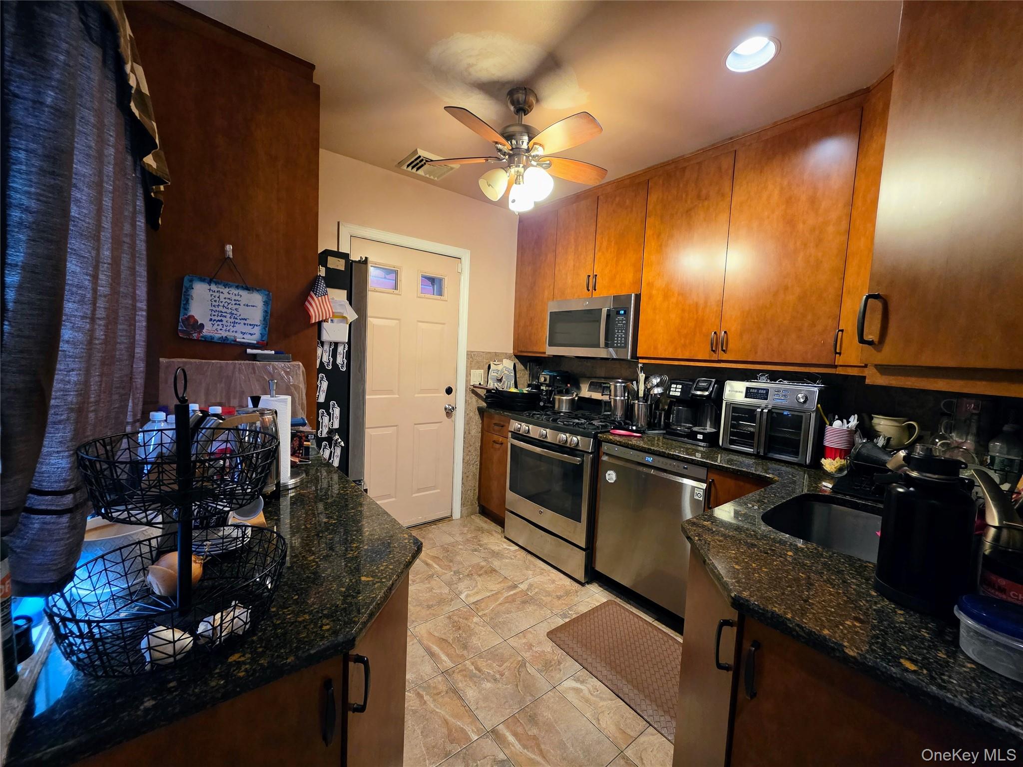 354 E Beech Street Property Photo 8