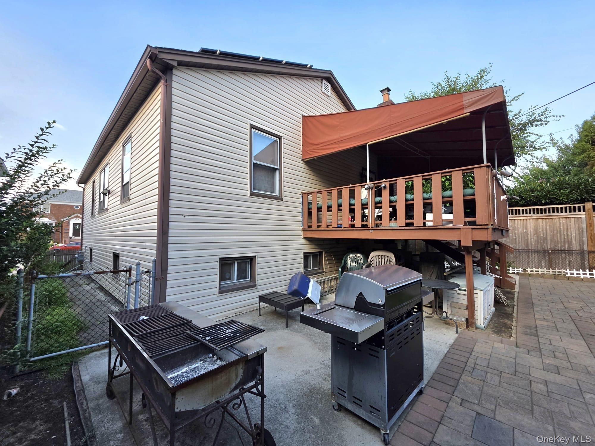 354 E Beech Street Property Photo 9