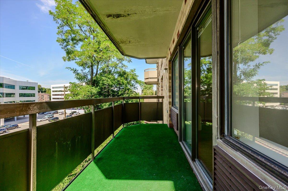 141 Great Neck Road 3f Property Photo 10