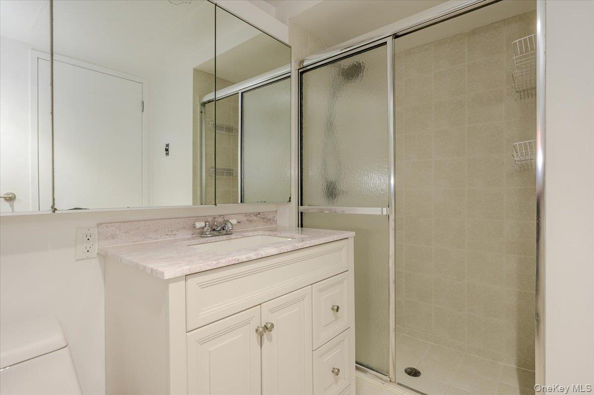 141 Great Neck Road 3f Property Photo 20