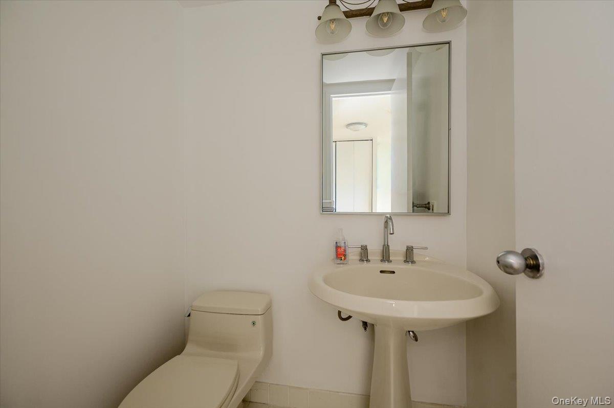 141 Great Neck Road 3f Property Photo 23