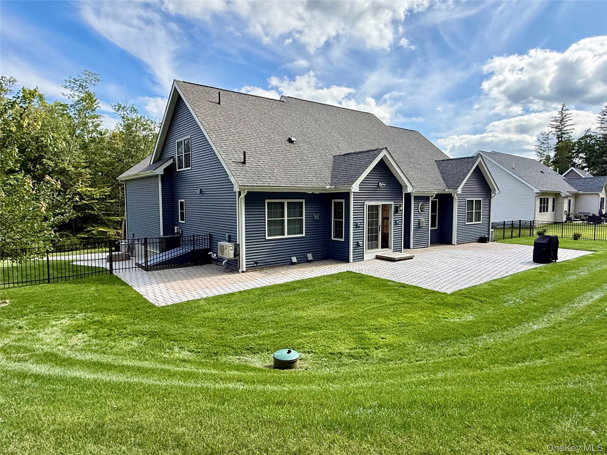 142 Lexington Lane Property Photo 17