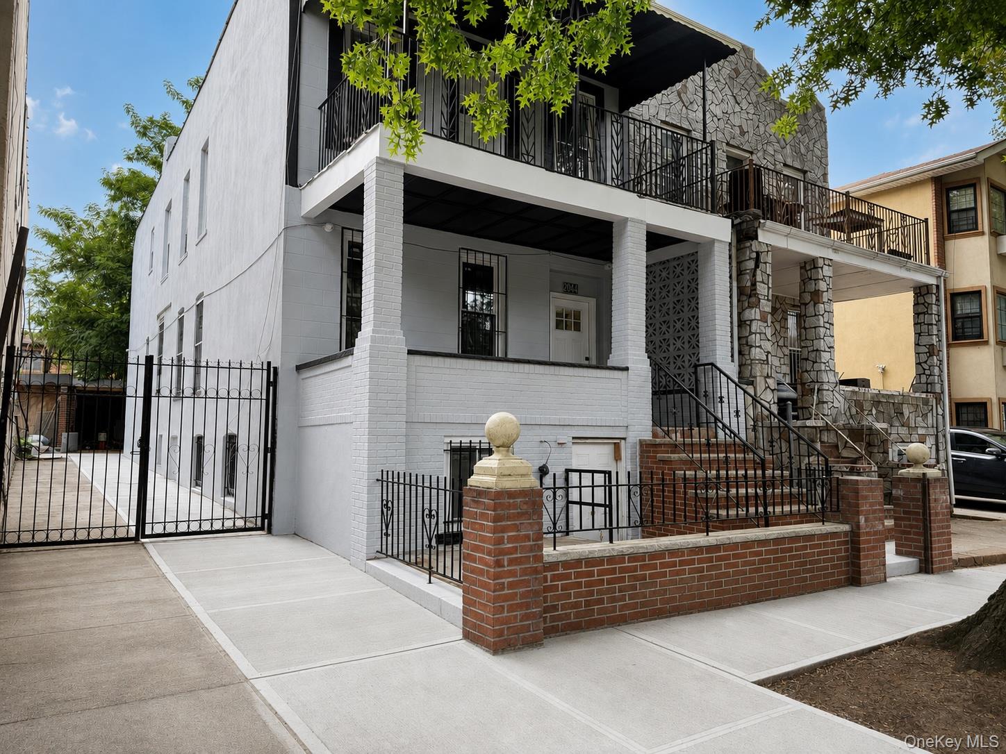 2044 Strauss Street Property Photo 1