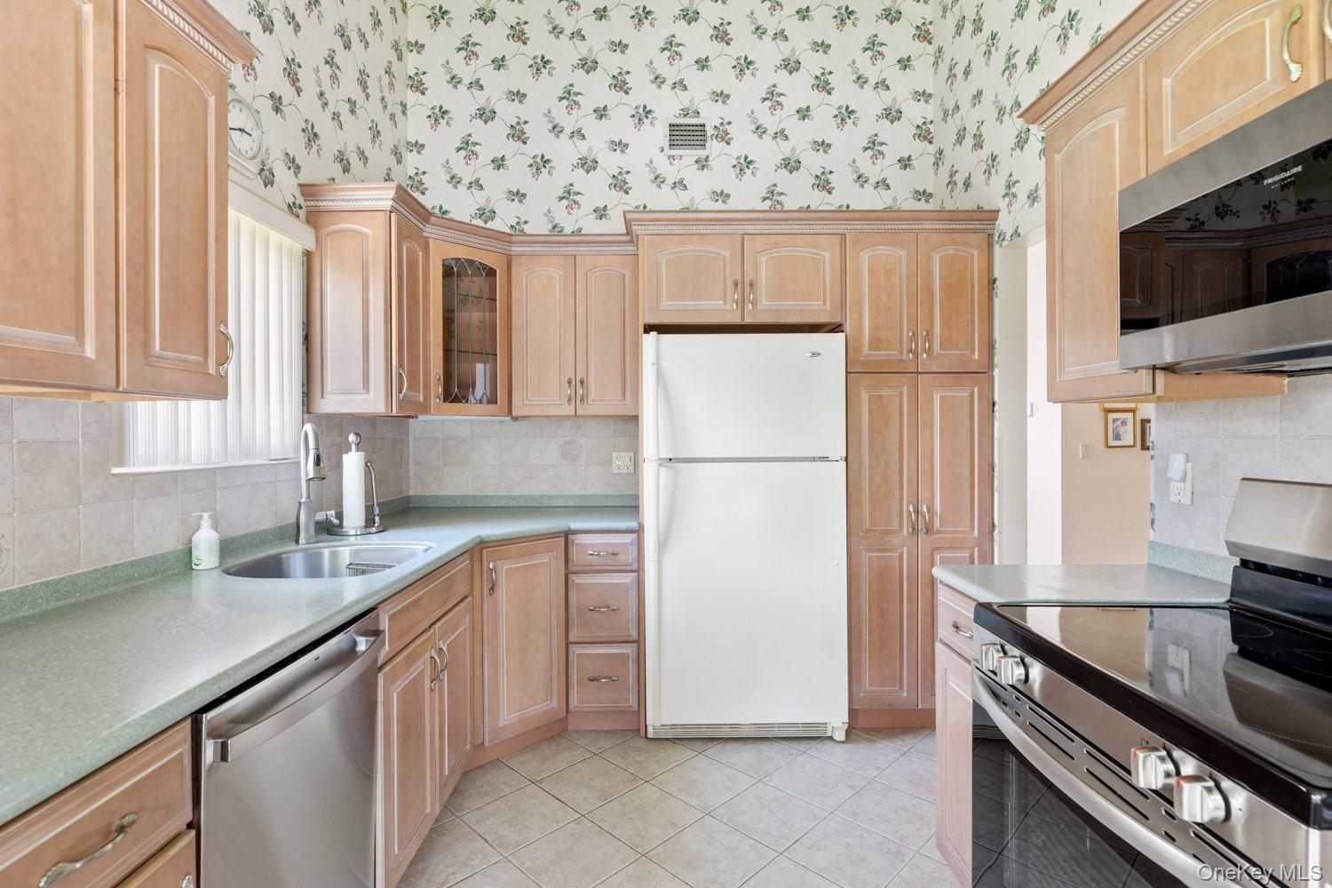 59 S Pond Lane Property Photo 4
